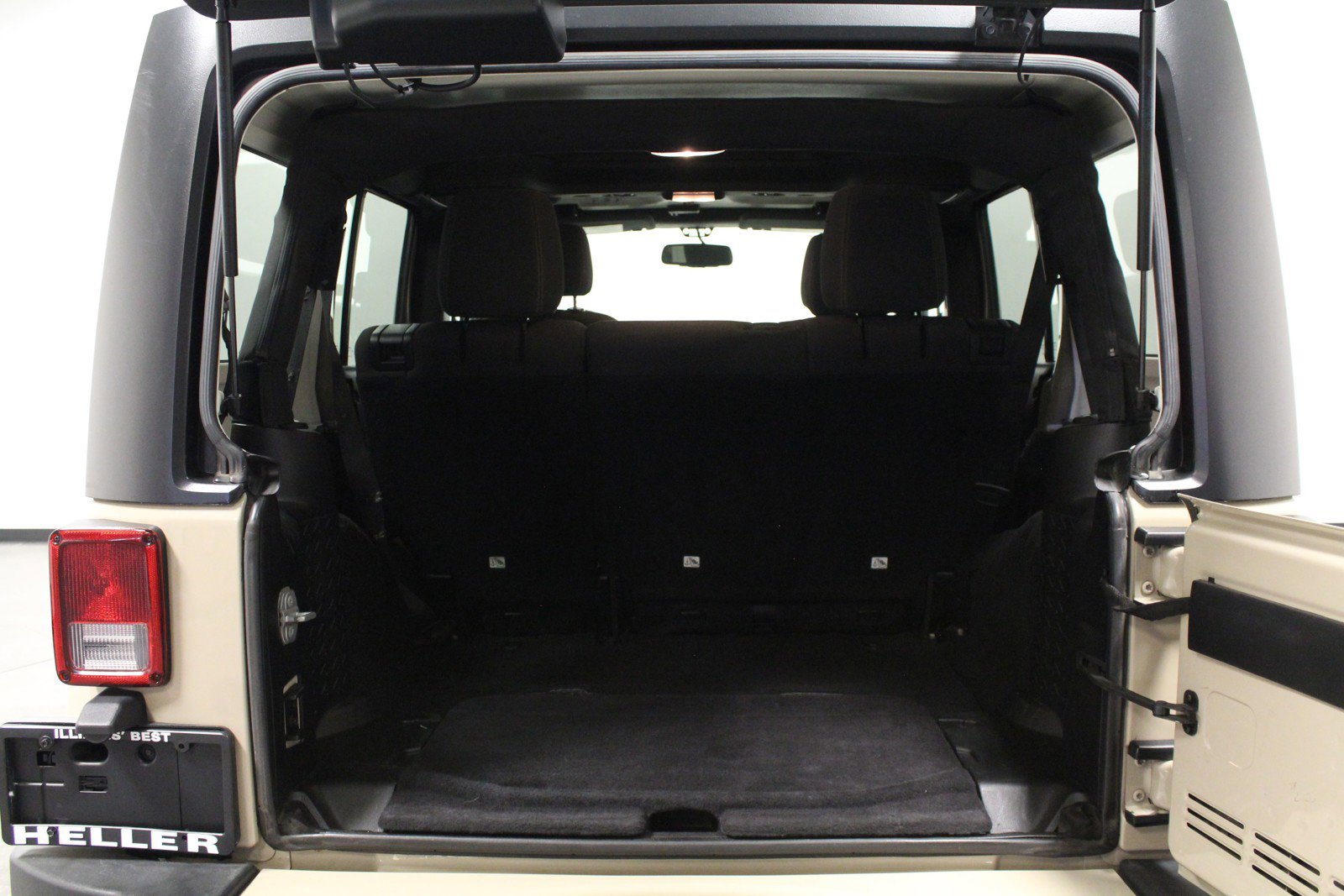 2016 Jeep Wrangler Unlimited Sahara photo 12
