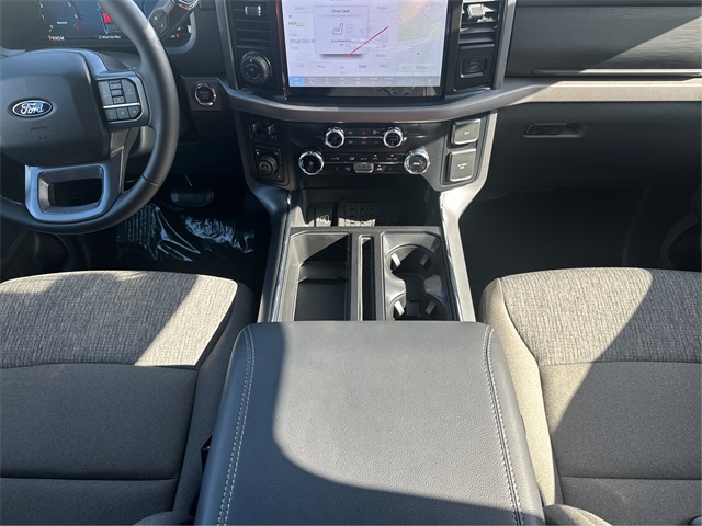 2025 Ford F-150 XLT photo 16