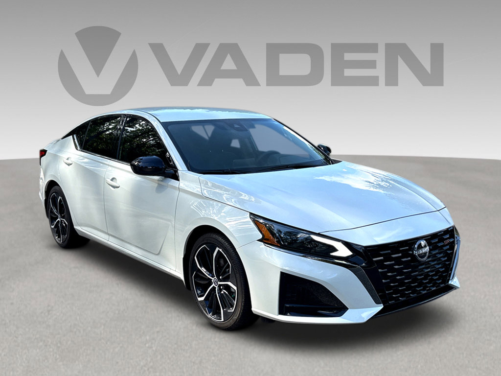 2024 Nissan Altima SR's photo