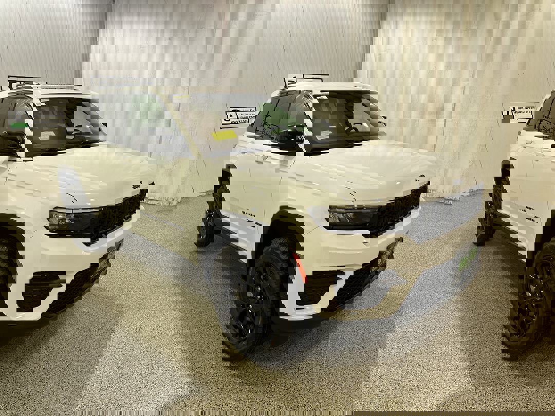 2025 Jeep Grand Cherokee Altitude's photo