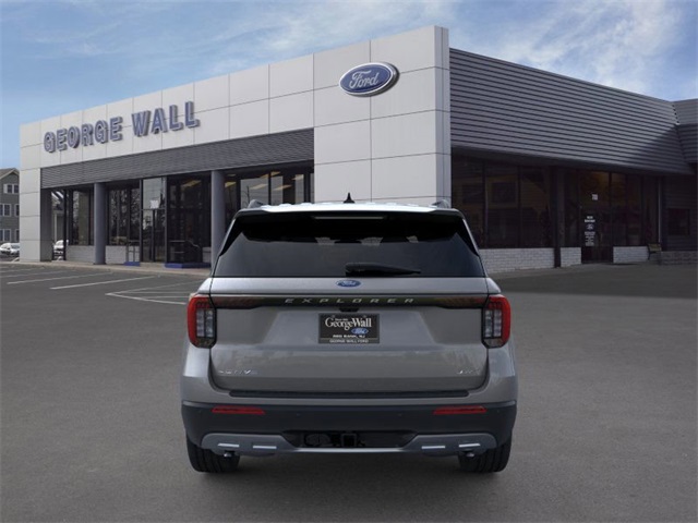 2025 Ford Explorer photo 3