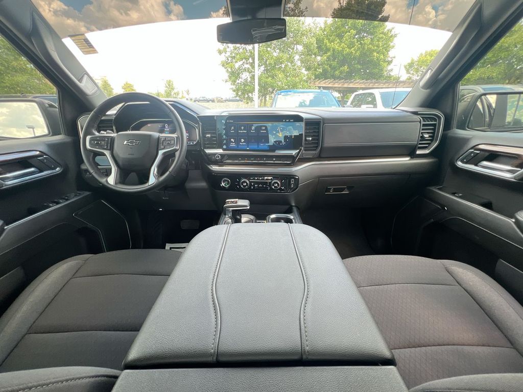 2024 Chevrolet Silverado 1500 RST photo 6
