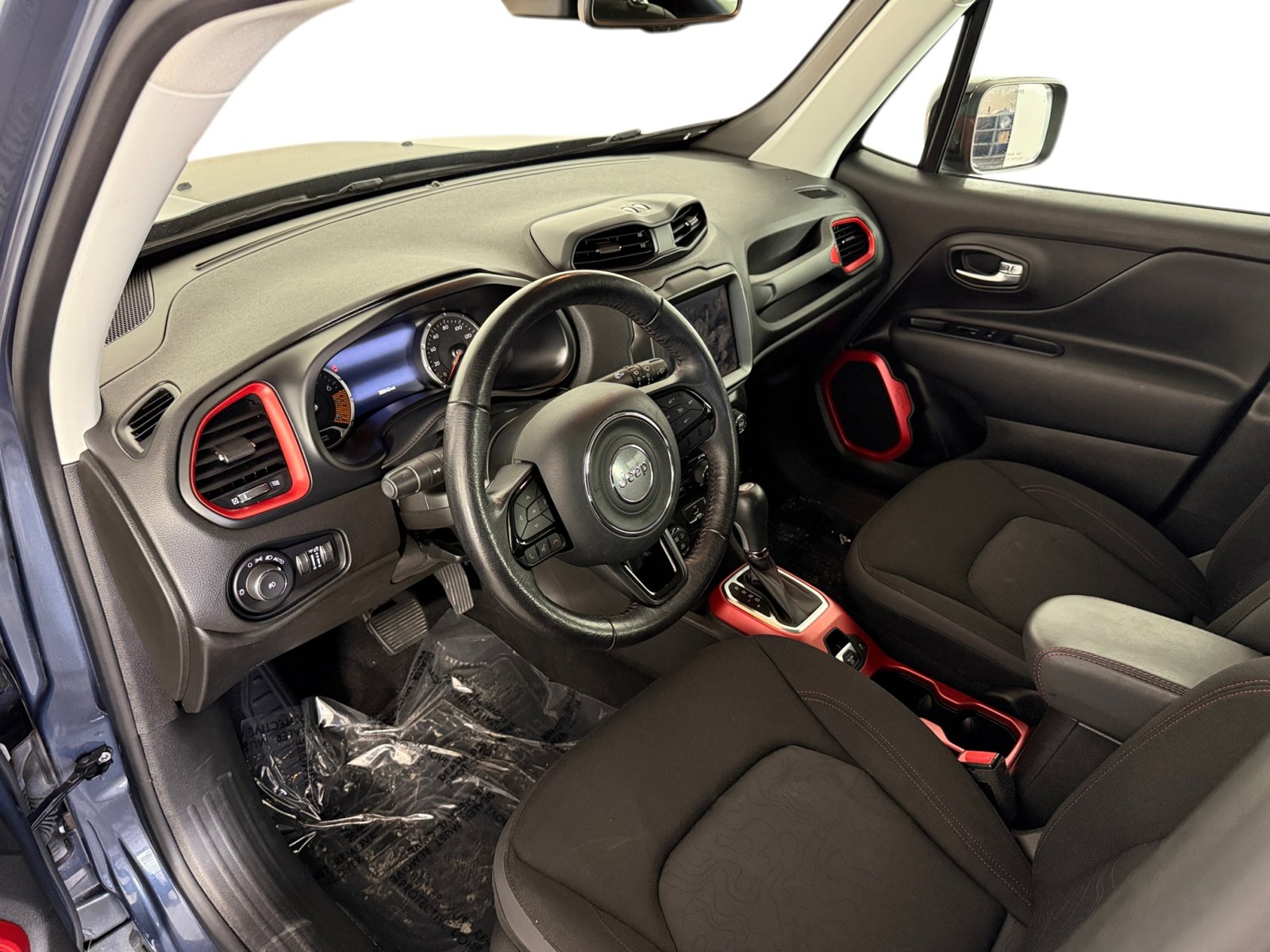 2022 Jeep Renegade Trailhawk photo 2