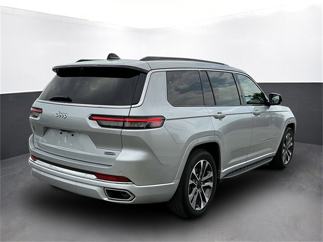 2024 Jeep Grand Cherokee Overland photo 5