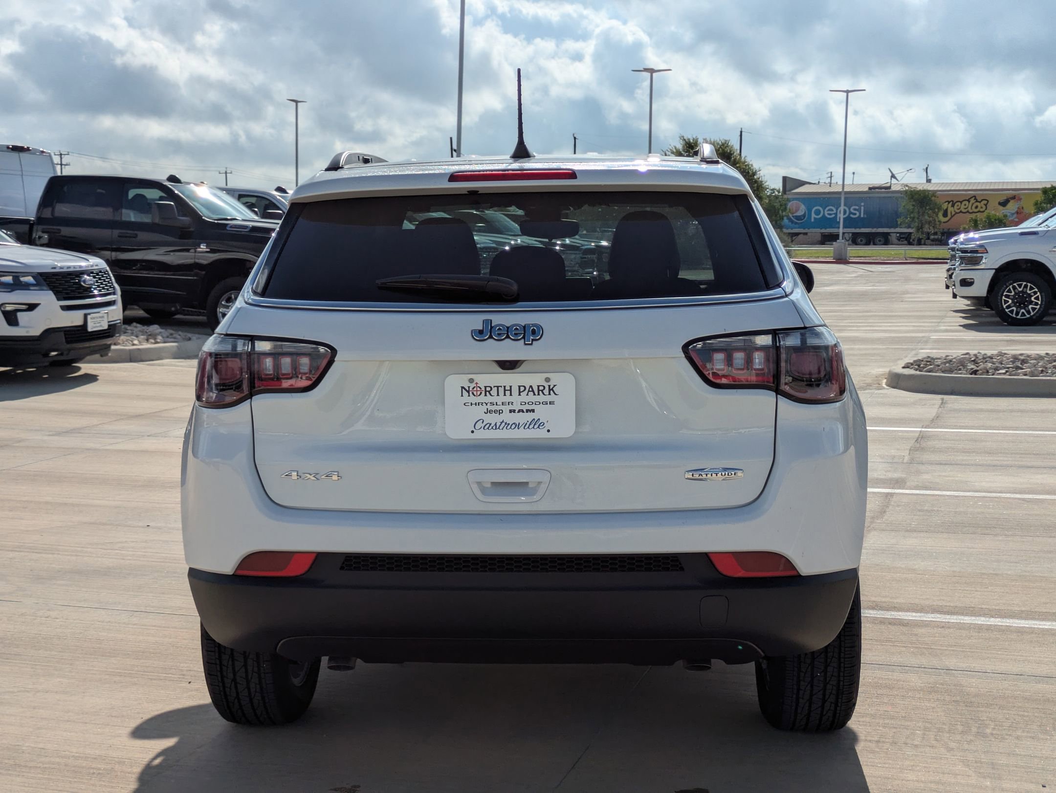 2025 Jeep Compass Latitude photo 4