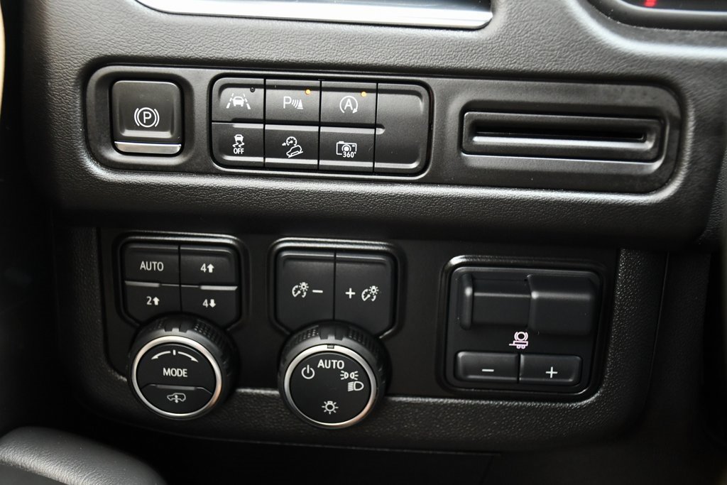 2023 Chevrolet Suburban Z71 photo 13