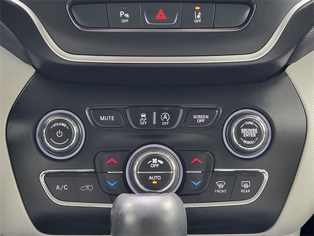 2021 Jeep Cherokee Latitude Lux photo 21