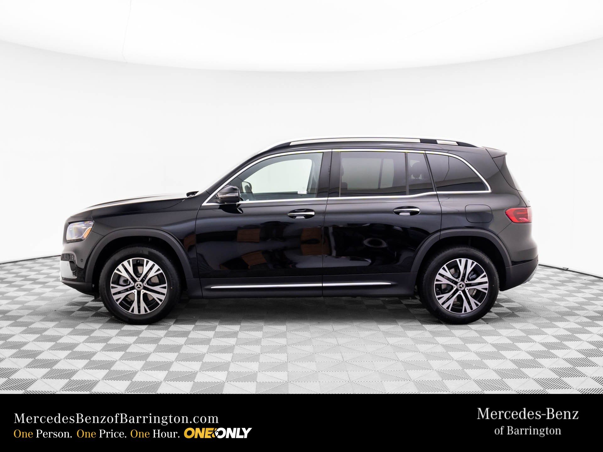 2025 Mercedes Benz GLB 250 4MATIC photo 2