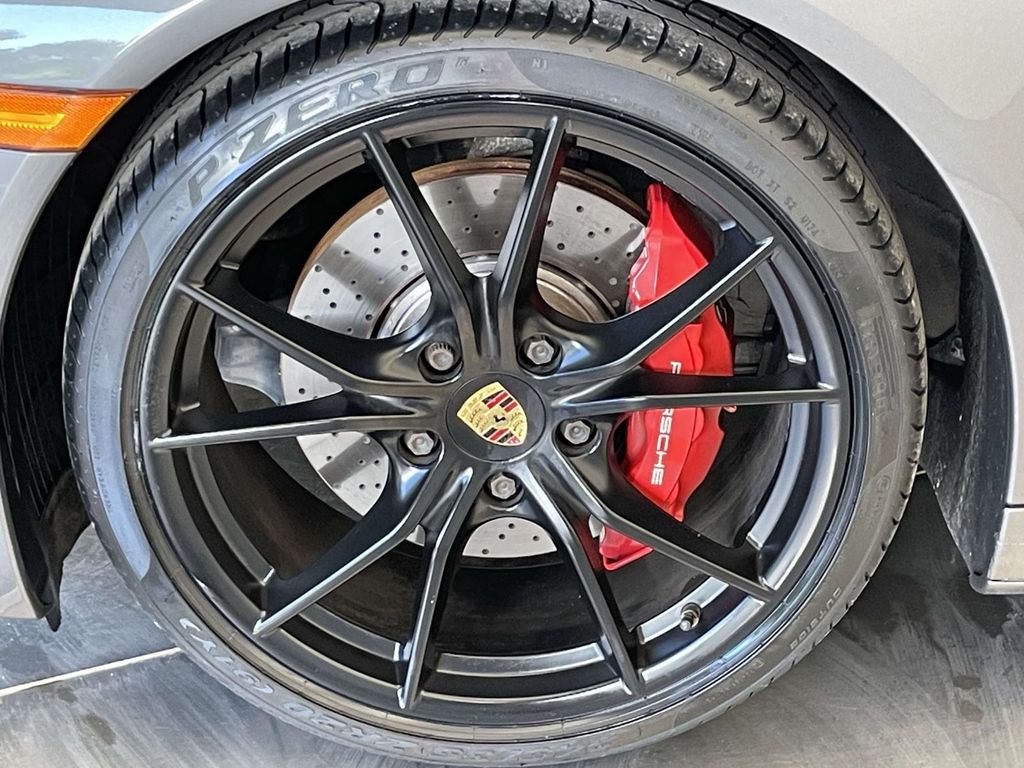 2017 Porsche 911 Targa 4 GTS photo 11