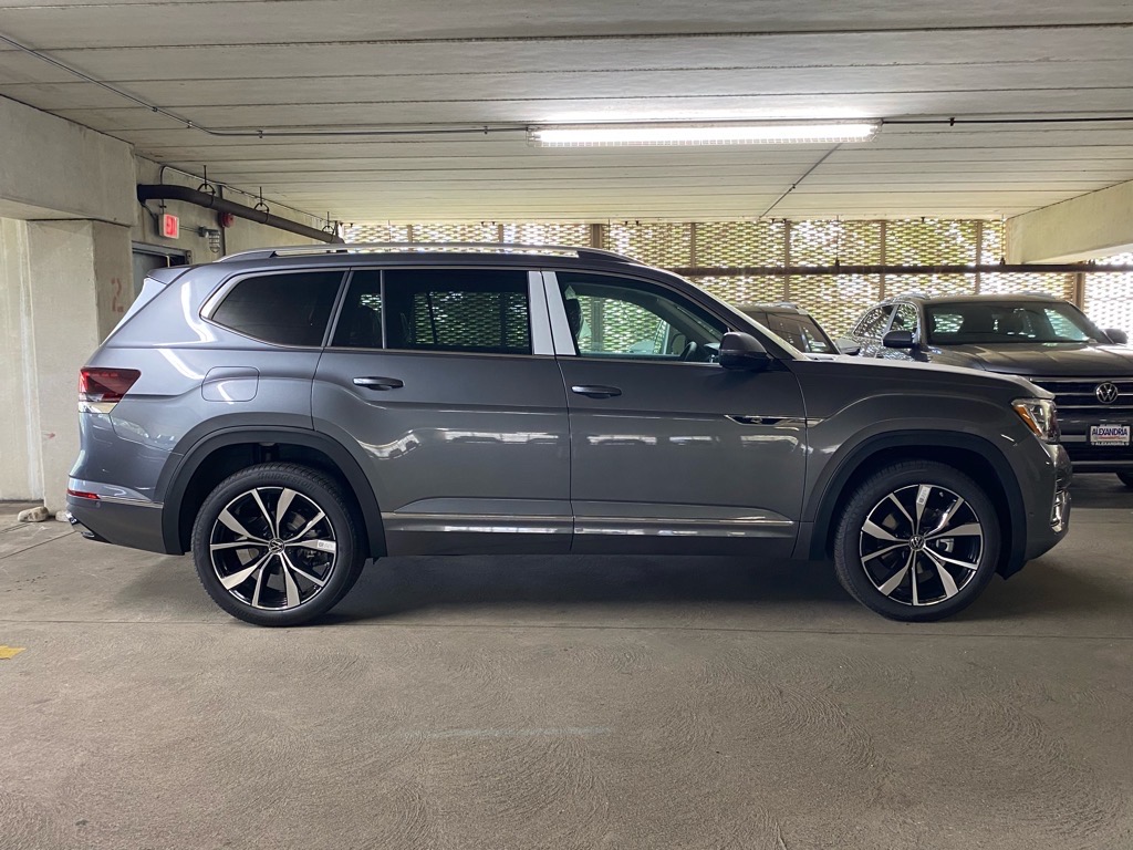 2025 Volkswagen Atlas SEL Premium R-Line photo 2