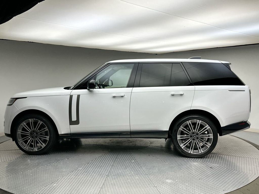 2025 Land Rover Range Rover SE photo 2