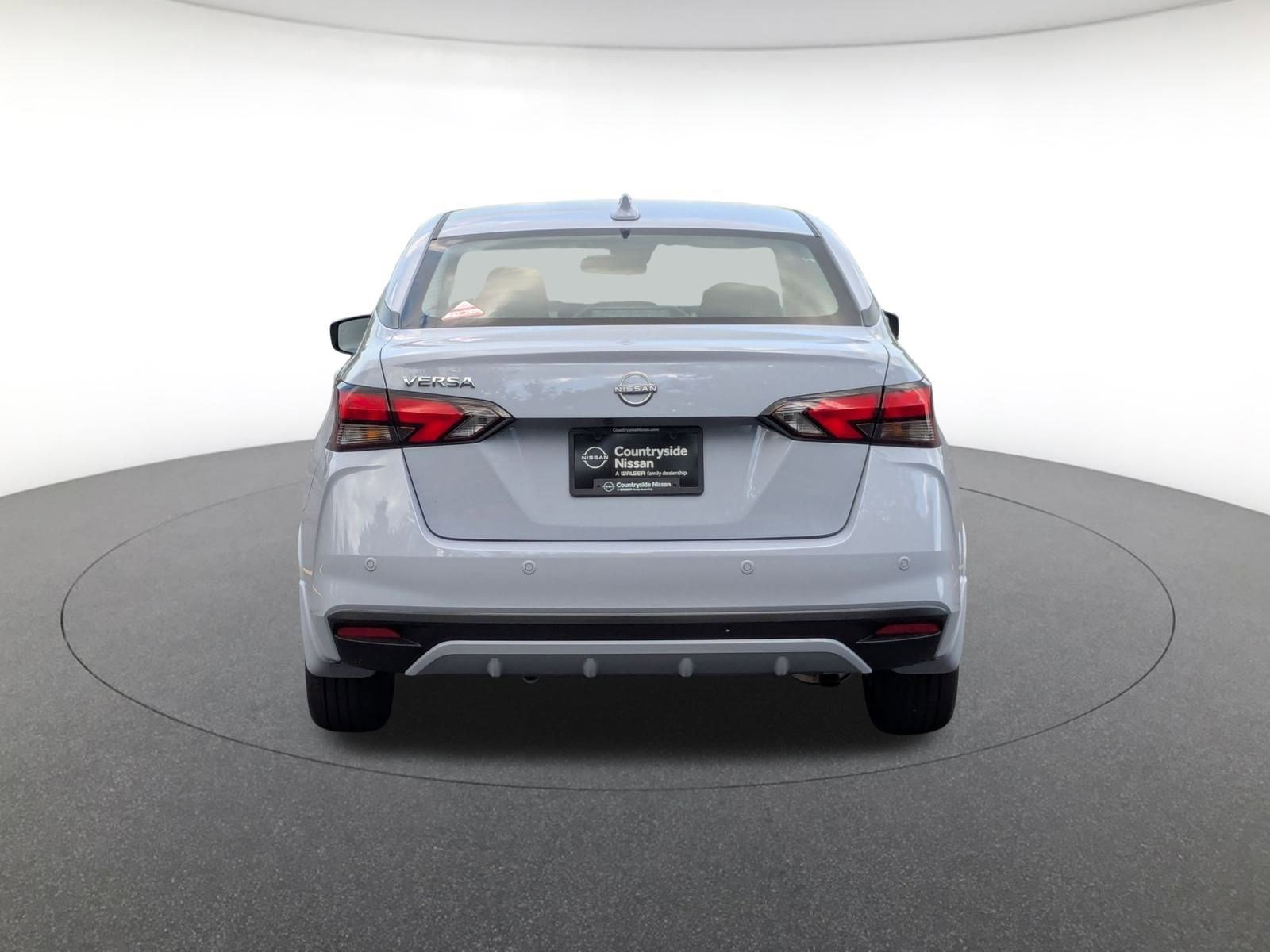 2025 Nissan Versa SV photo 6
