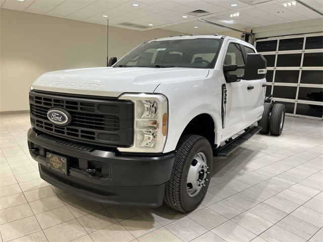 2026 Ford F-350 Super Duty Chassis Cab XL's photo