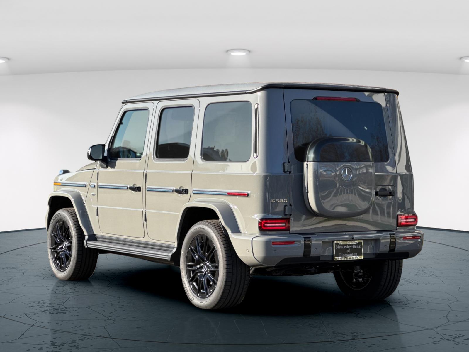 2025 Mercedes Benz G photo 4