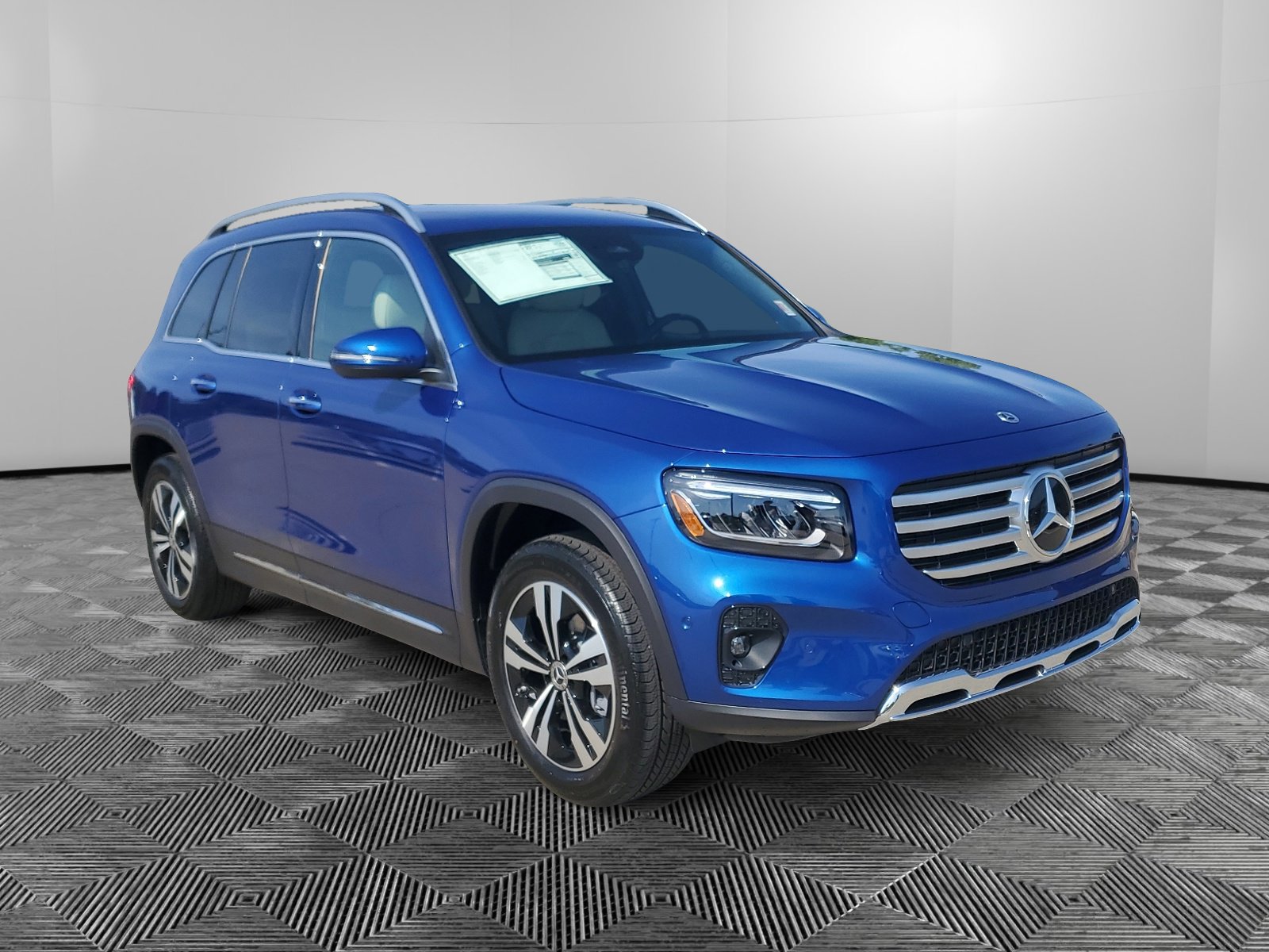 2025 Mercedes-Benz GLB Base's photo