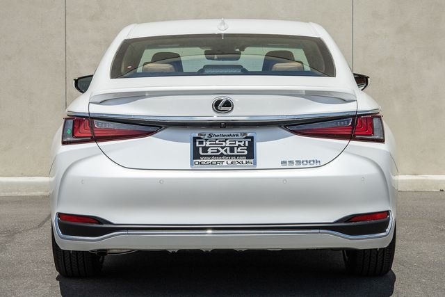 2025 Lexus ES 300h photo 4