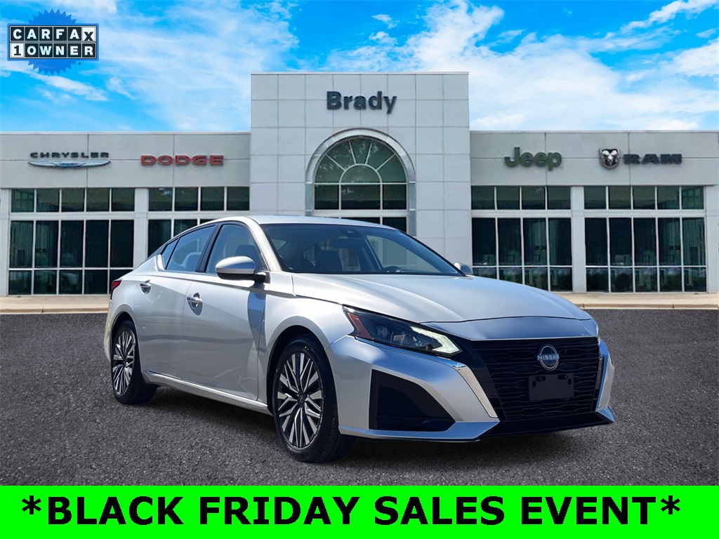 2023 Nissan Altima SV's photo