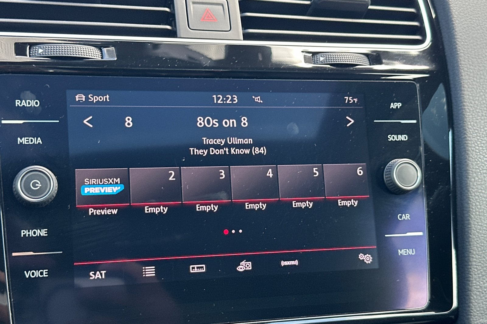2019 Volkswagen Golf GTI SE photo 17