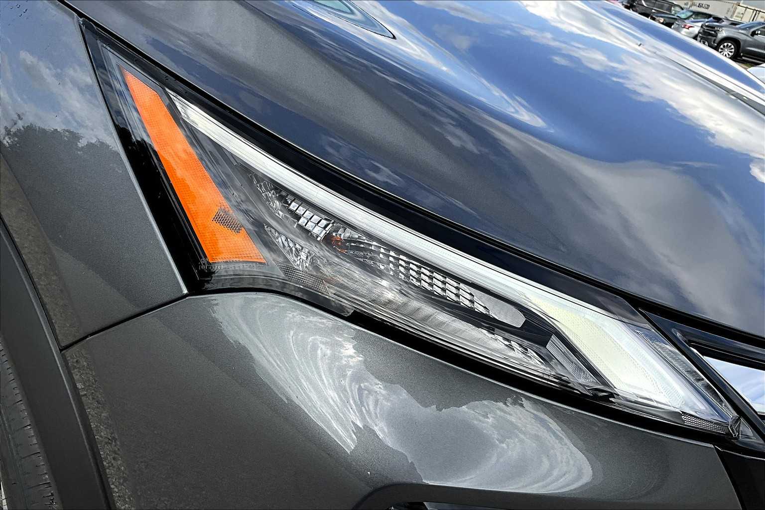 2025 Nissan Rogue SV photo 12