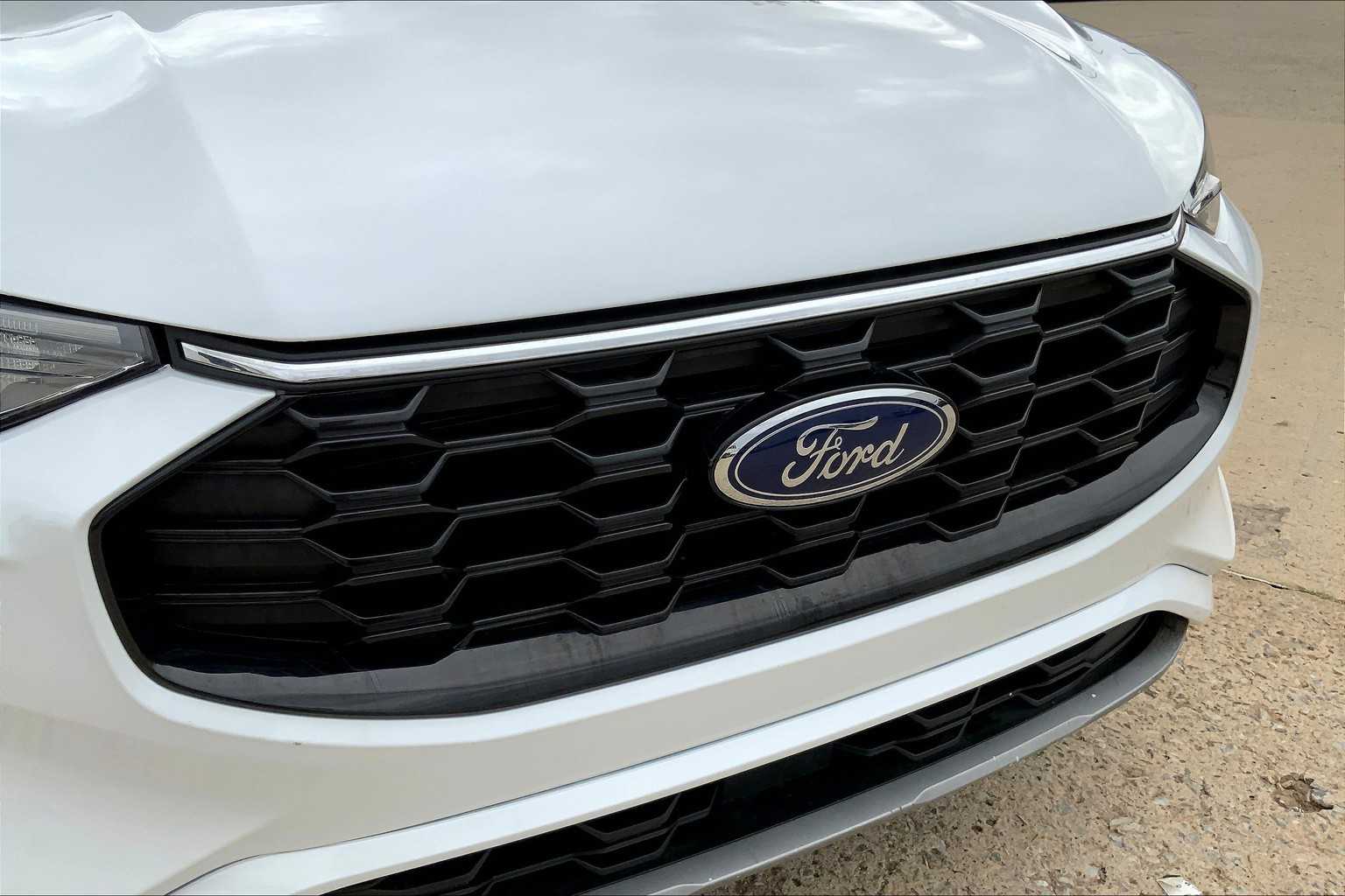 2023 Ford Escape ST-Line photo 24