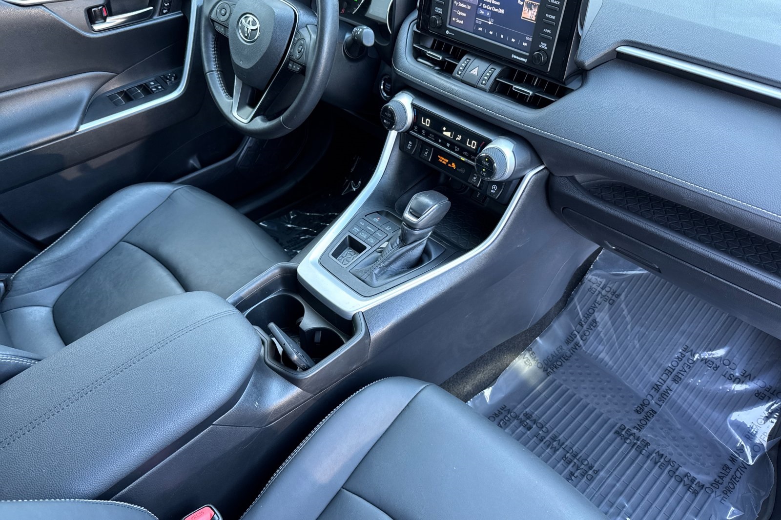2021 Toyota RAV4 XLE Premium photo 17