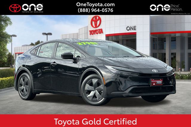 2024 Toyota Prius LE's photo