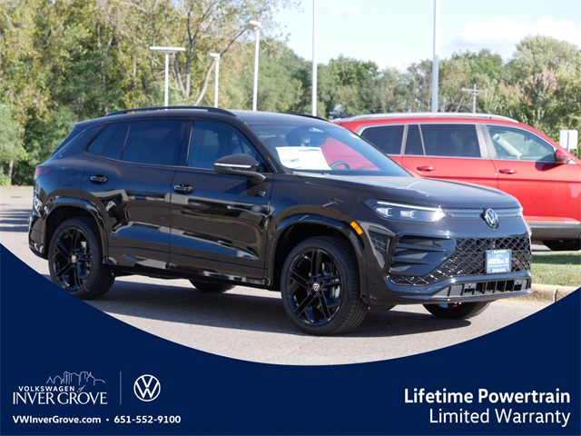 2025 Volkswagen Tiguan SE R-LINE BLACK's photo