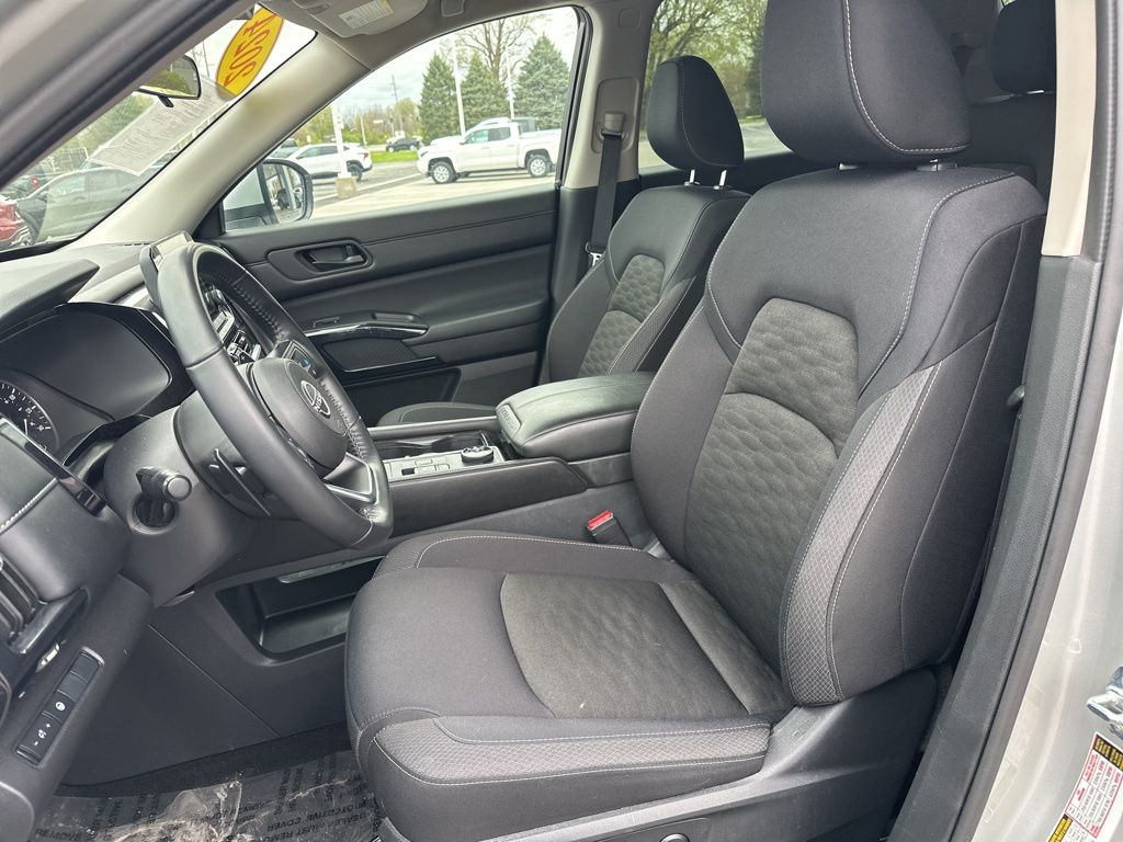 2024 Nissan Pathfinder SV photo 21
