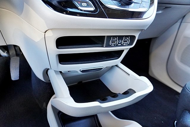 Certified Used 2022 White Chrysler LX image 27