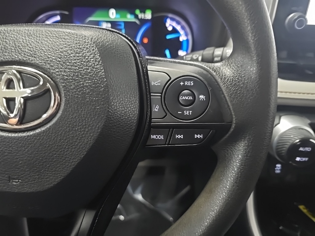 2024 Toyota RAV4 Hybrid XLE photo 20