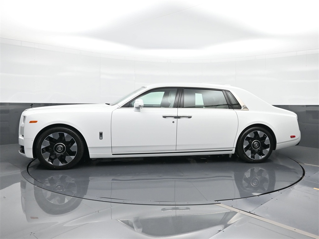 2026 Rolls Royce Phantom RR photo 3