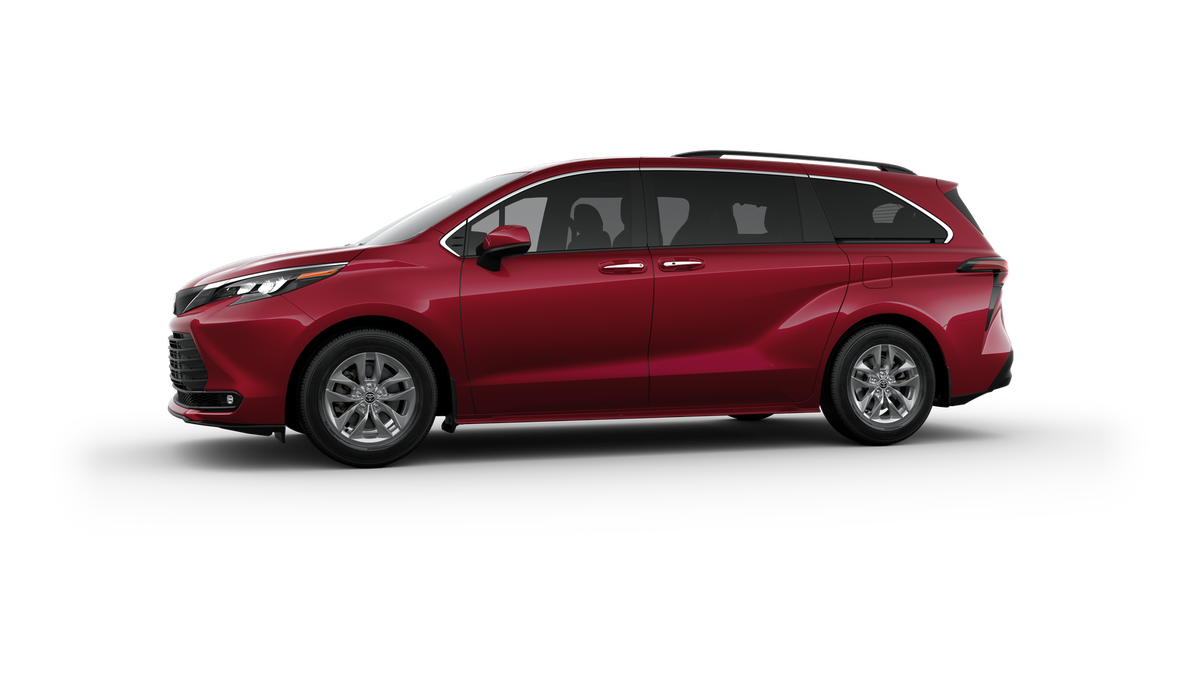 2025 Toyota Sienna XLE photo 3
