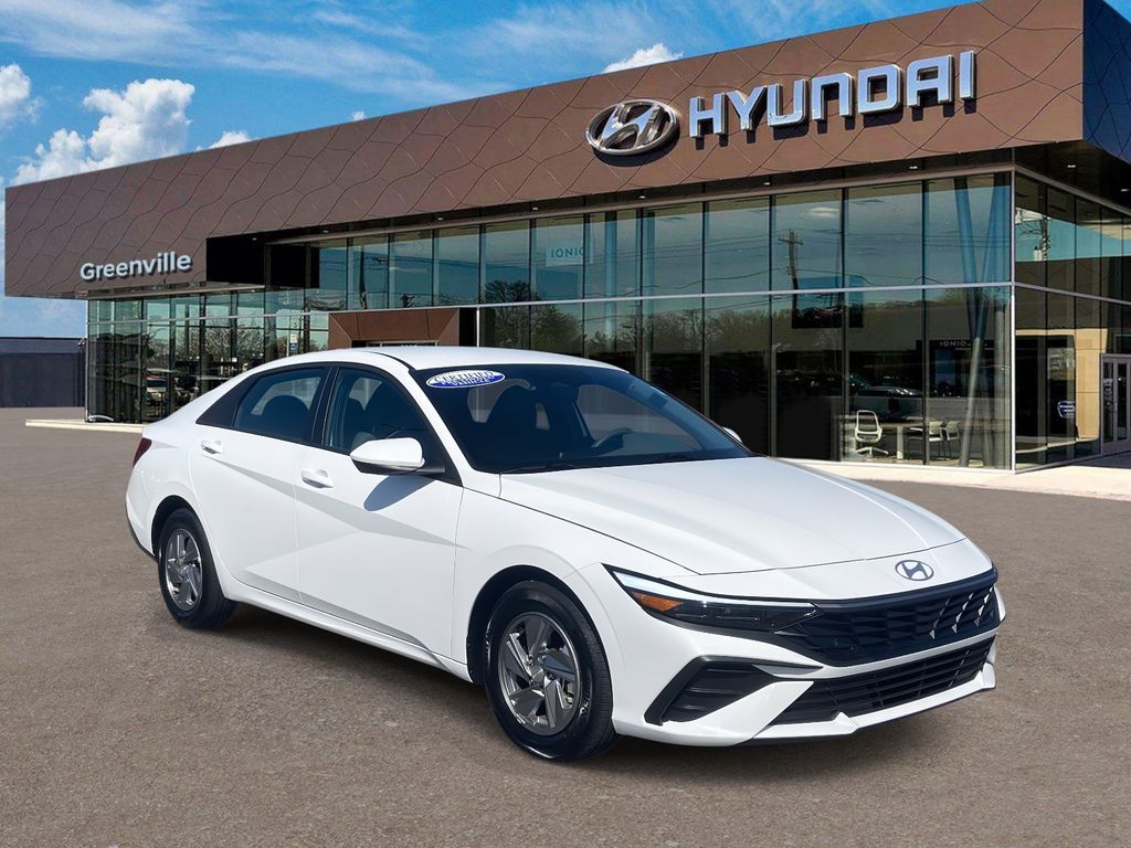 2025 Hyundai Elantra SE's photo