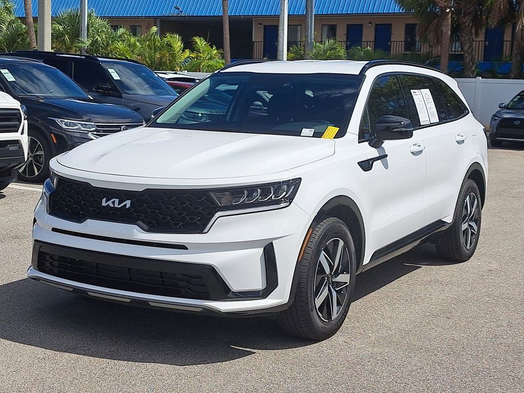 2023 Kia Sorento S photo 2