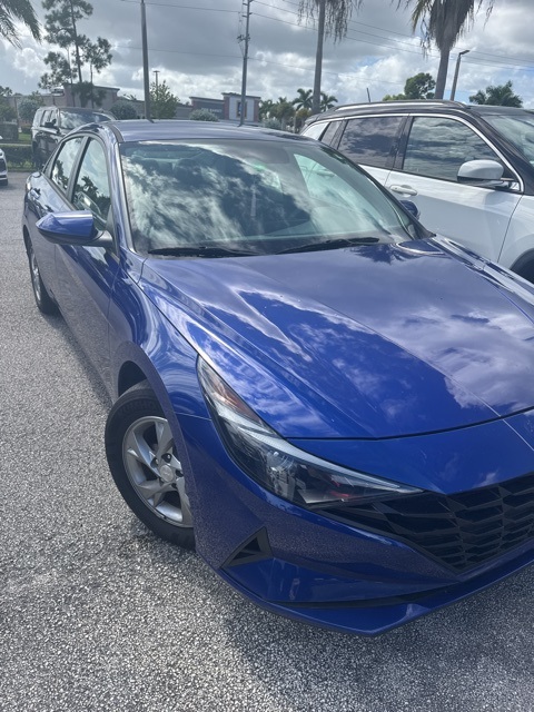 2022 Hyundai Elantra SE photo 3