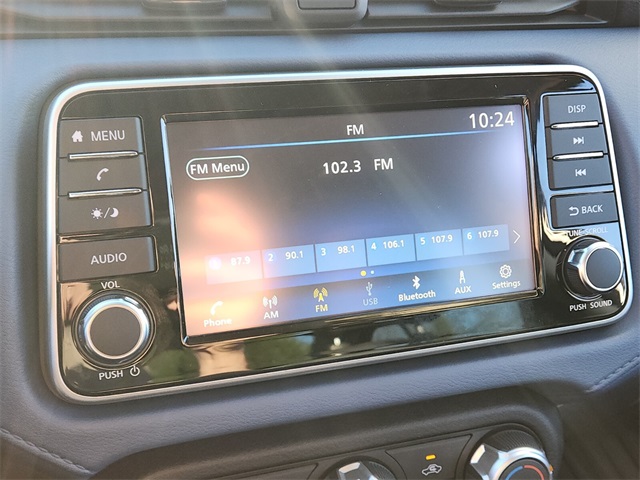 2025 Nissan Versa SV photo 9