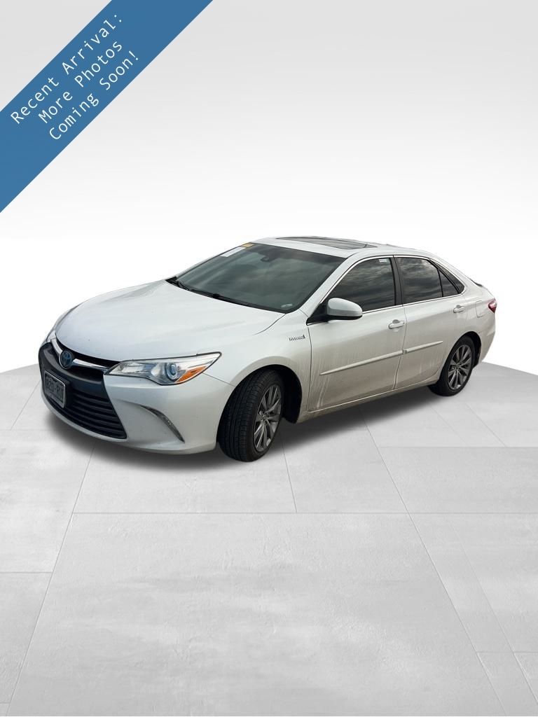 2015 Toyota Camry XLE Hybrid's photo