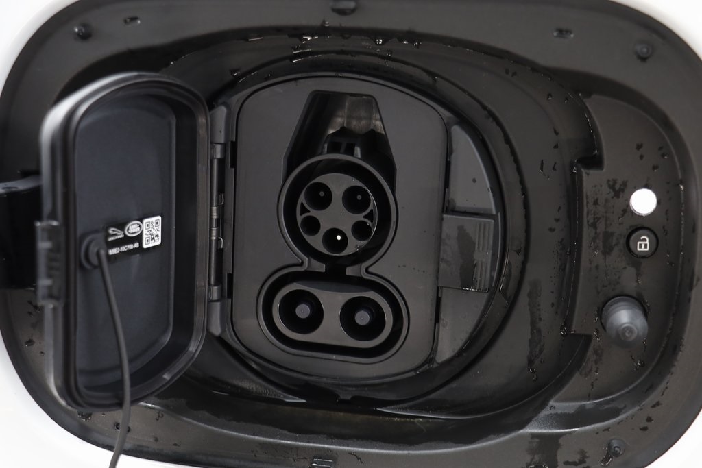 2025 Land Rover Range Rover SE photo 13