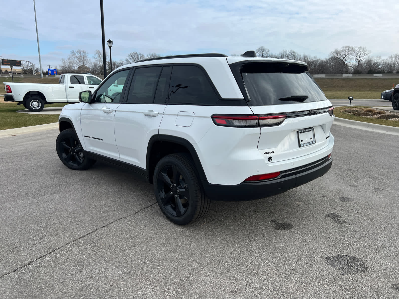 2025 Jeep Grand Cherokee Limited photo 4