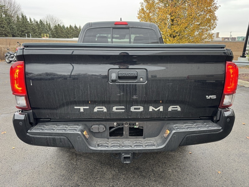2019 Toyota Tacoma TRD Sport photo 4