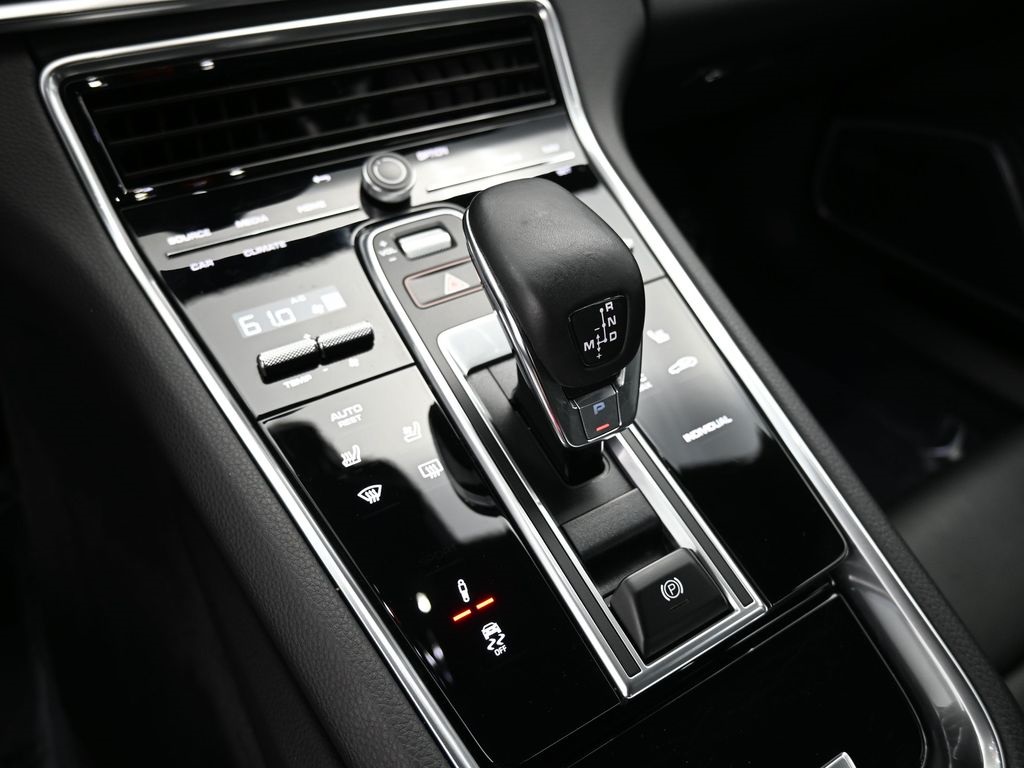 2022 Porsche Panamera E-Hybrid 4 photo 22