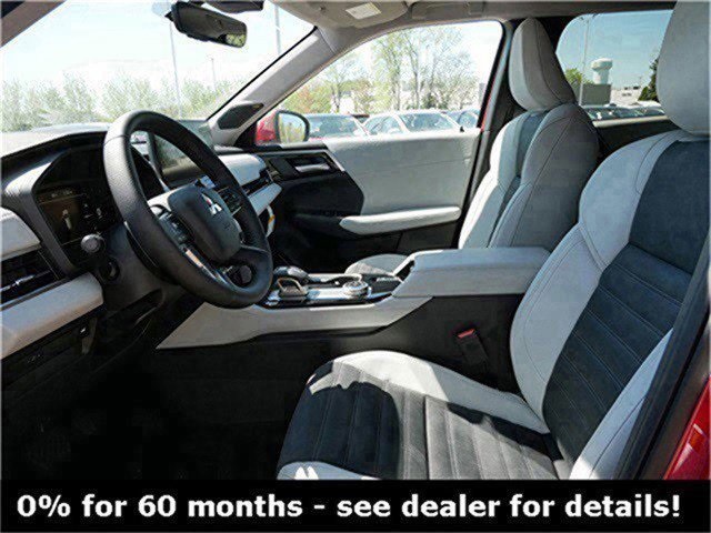 2025 Mitsubishi Outlander SE photo 4