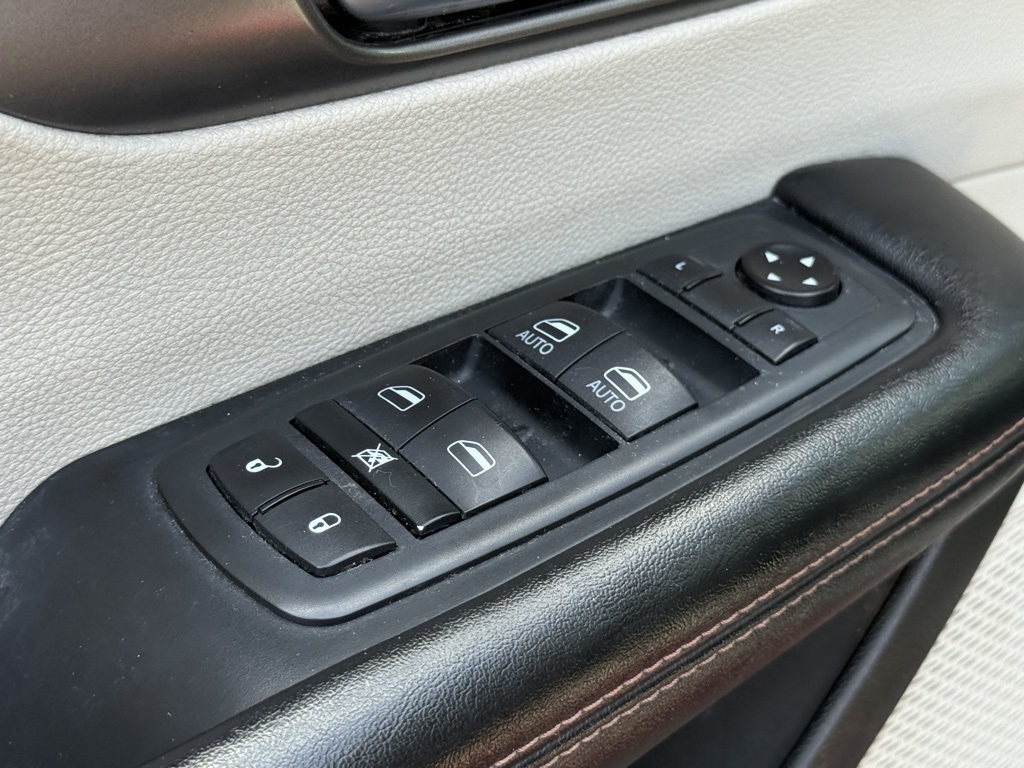 2020 Chrysler Pacifica Touring L photo 18