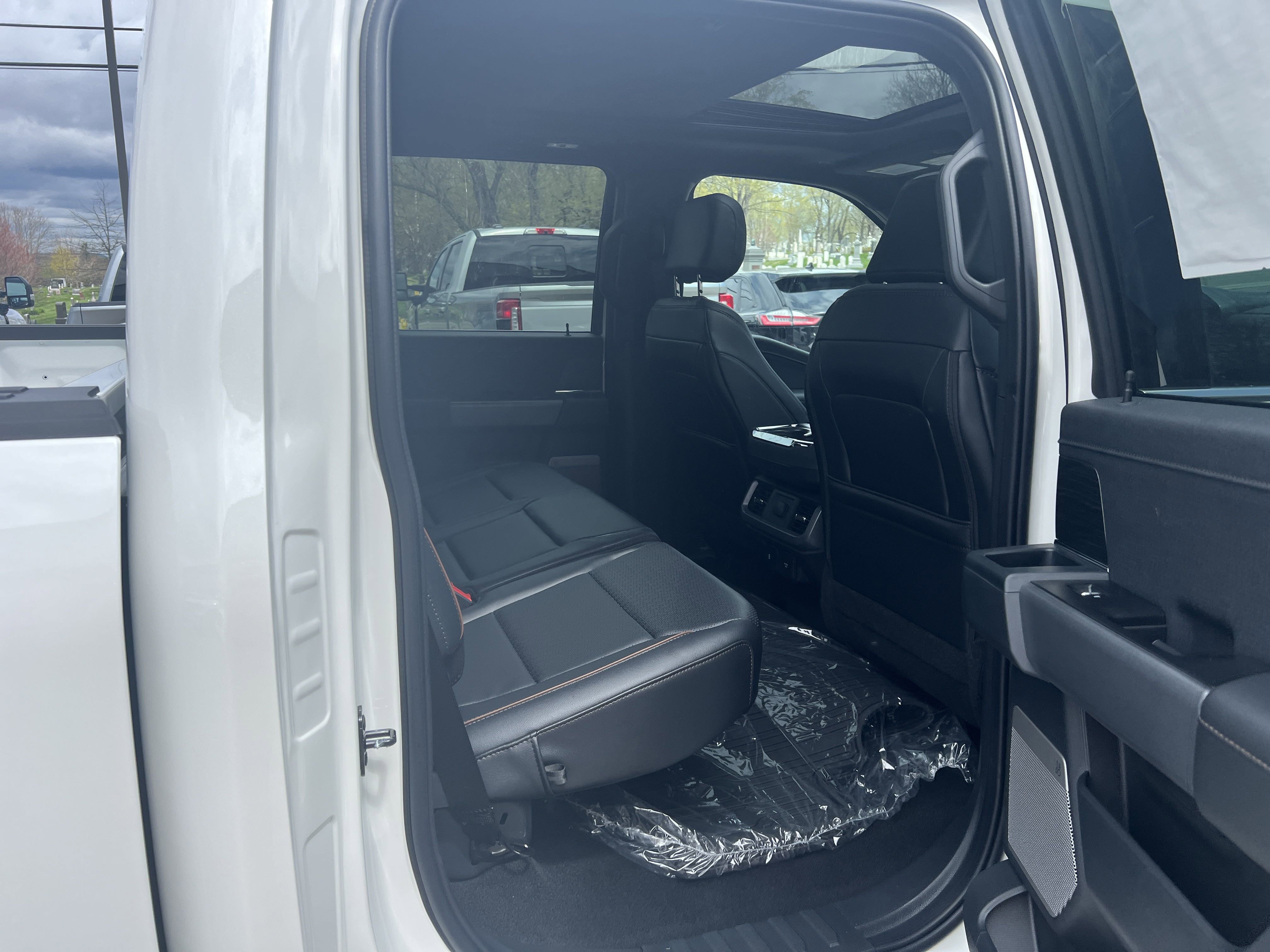 2025 Ford F-150 Lariat photo 4