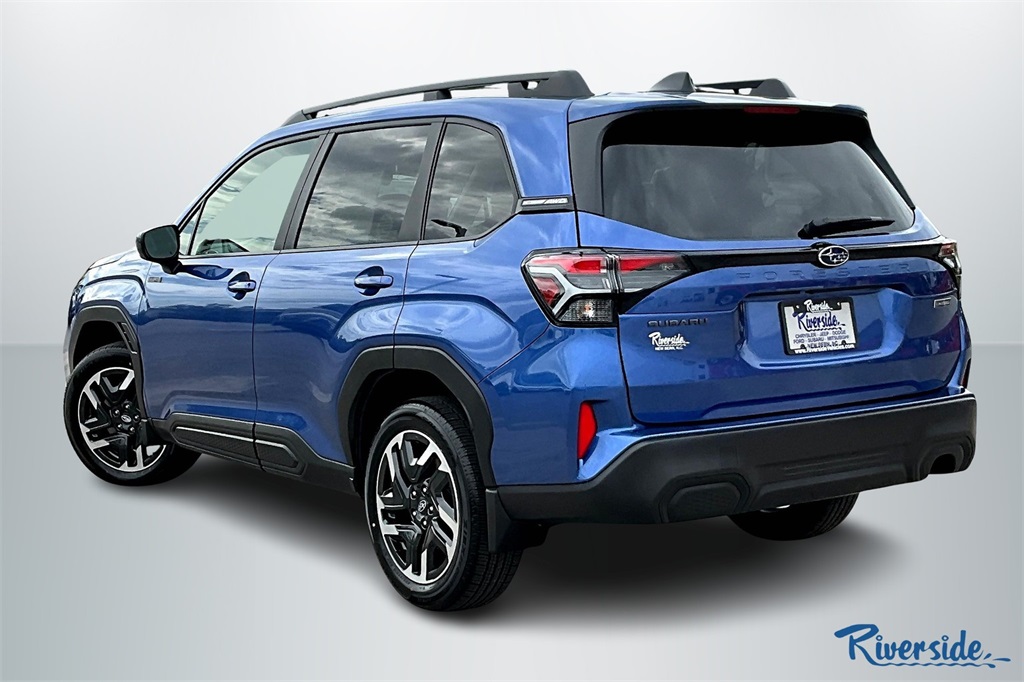 2025 Subaru Forester Premium photo 3