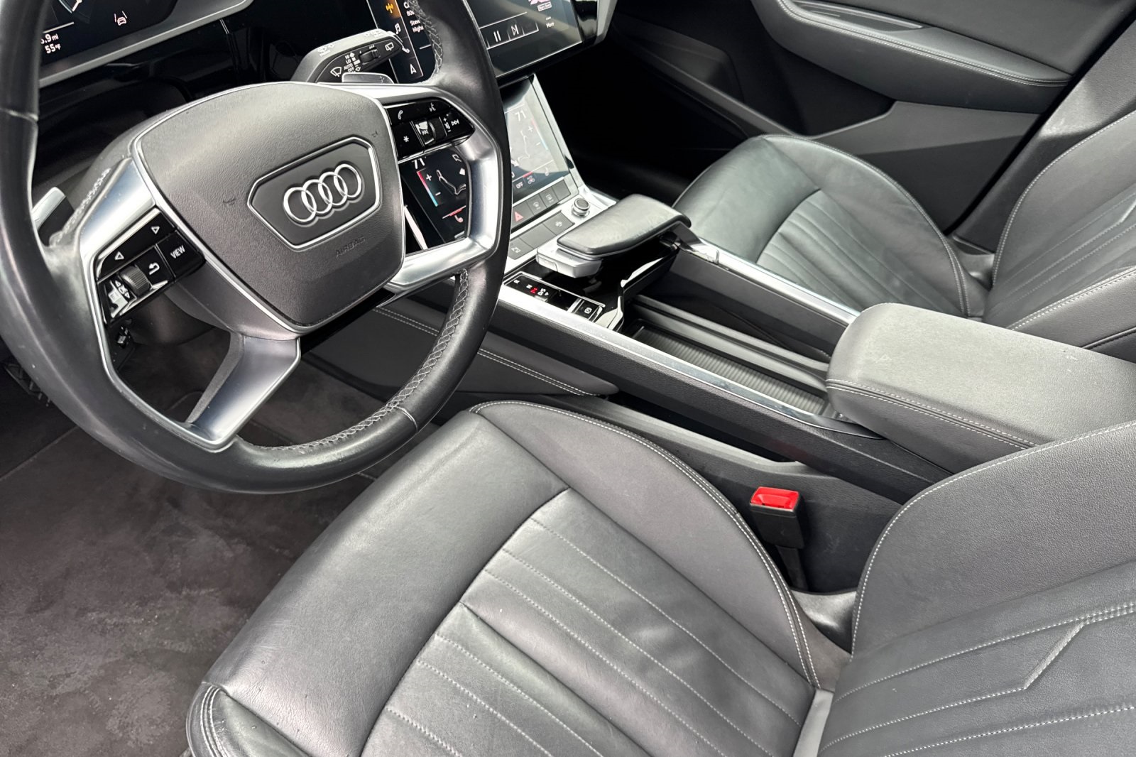 2022 Audi e-tron Premium photo 4