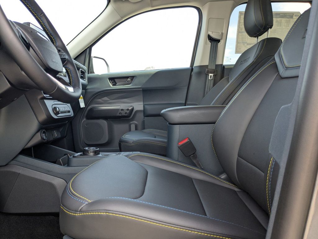 2025 Ford Maverick photo 19