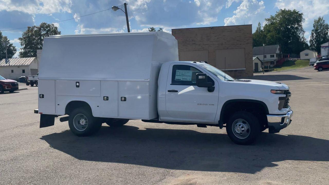 2025 Chevrolet Silverado 3500HD Work Truck photo 2