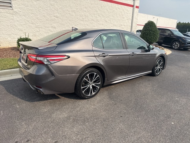 2019 Toyota Camry SE photo 4