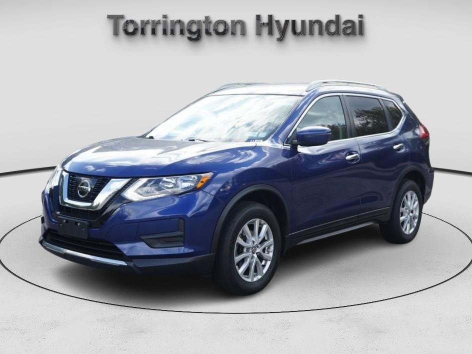 2017 Nissan Rogue SV photo 2